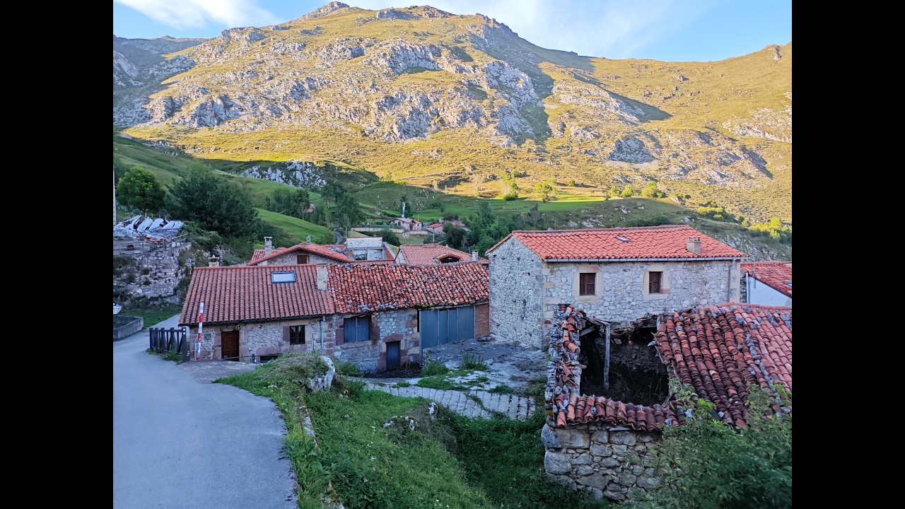 Poncebos - Tresviso (Subida a Sotres y Jitu de Escarandi) (Asturias)