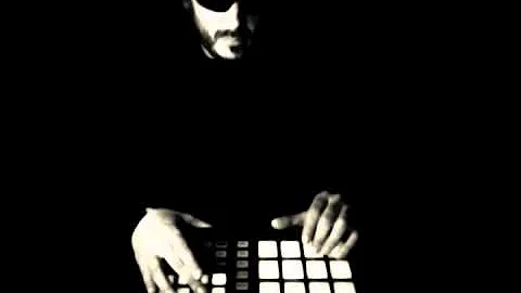 JERONIMO SAER aka PAD MUZA#@KA performing on MASCHINE//Jam 01:"SpeakeR"