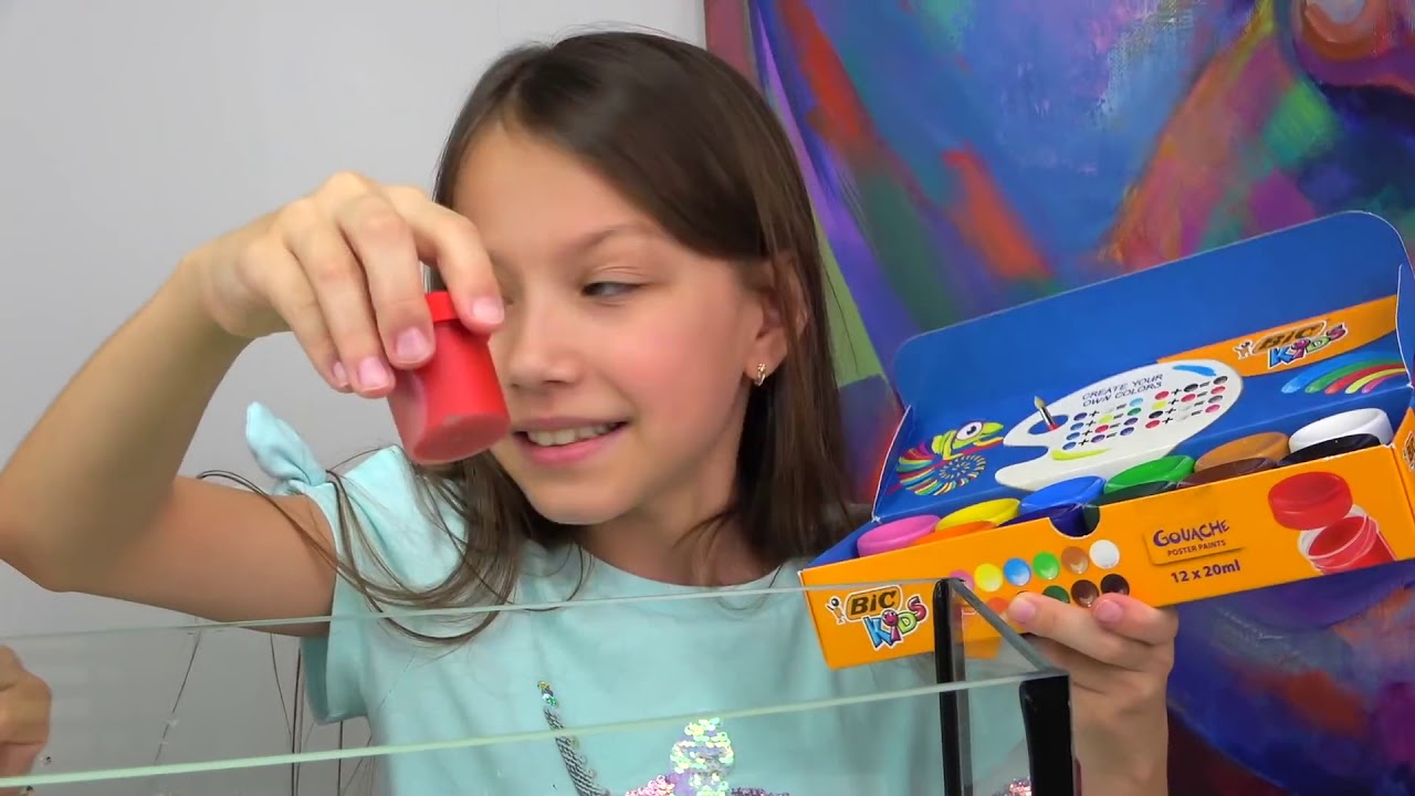 Вики Шоу В Магазине Игрушек
