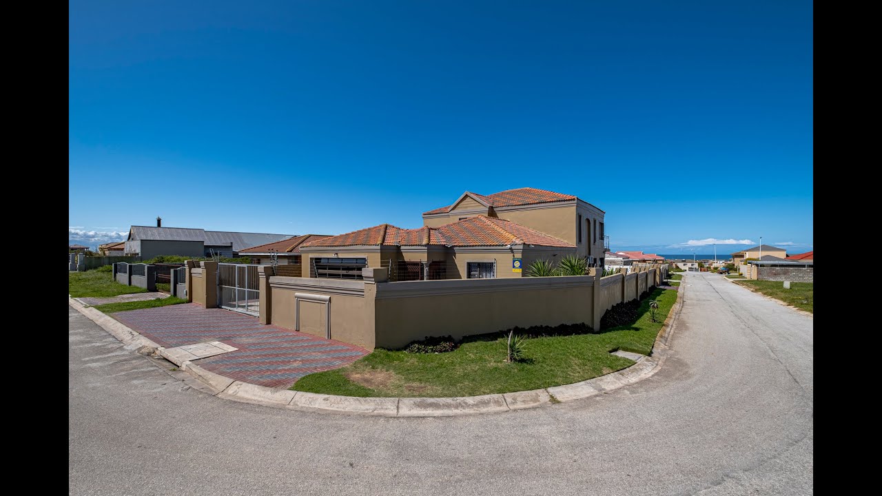 5 bedroom house for sale in Bluewater Bay | Pam Golding Properties