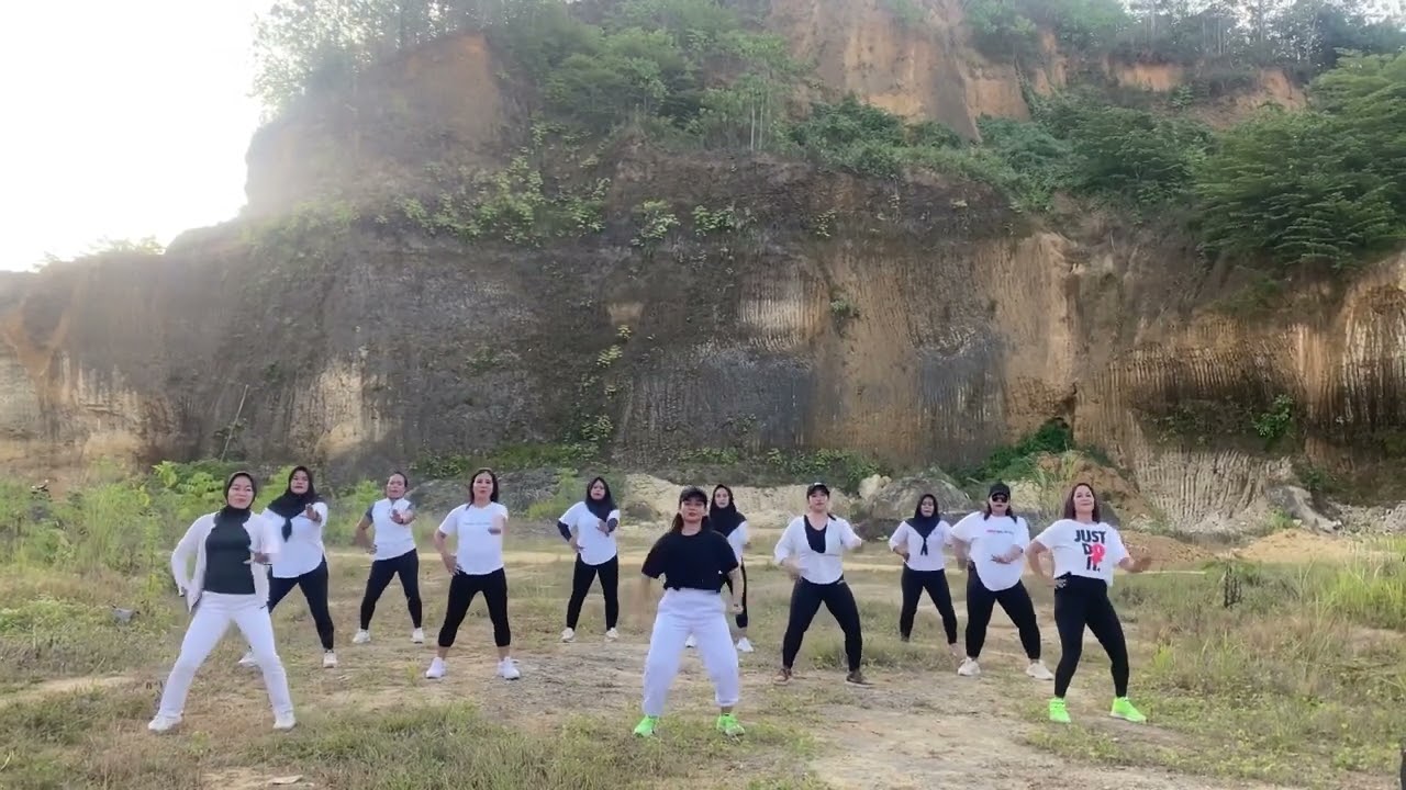 Dj tua-tua keladi remix \ zumba\ senam kreasi \ tiktok  viral \ zin hesty