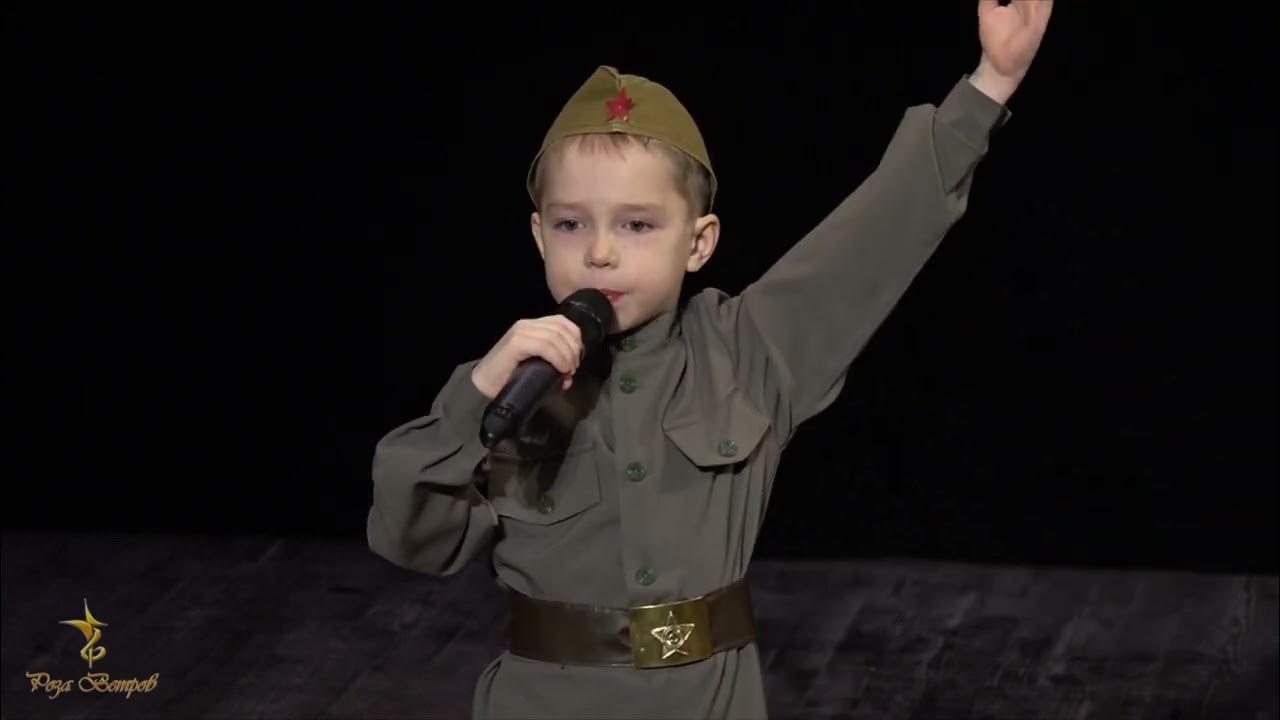 Три танкиста дети исполняют. Встанем в исполнении детей. Песня о войне поют дети. Дети поют о войне. Дети поют.