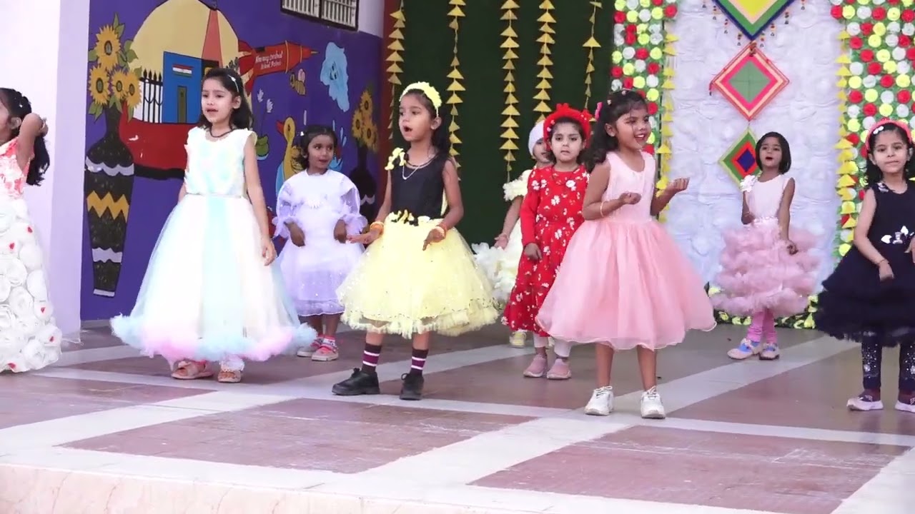 Holi Aayi Dance( Class-U.K.G Girls)