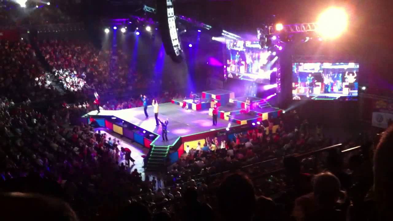 Wiggles Final Concert Can You Point and Do The Twist YouTube