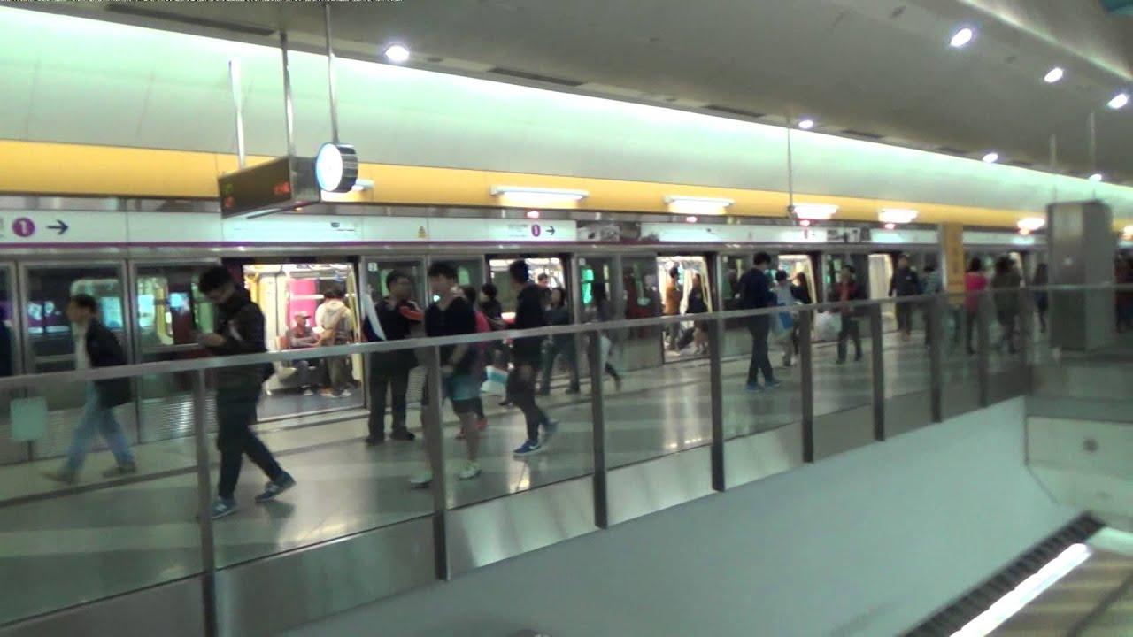 港鐵西鐵線SP1900列車在天水圍站