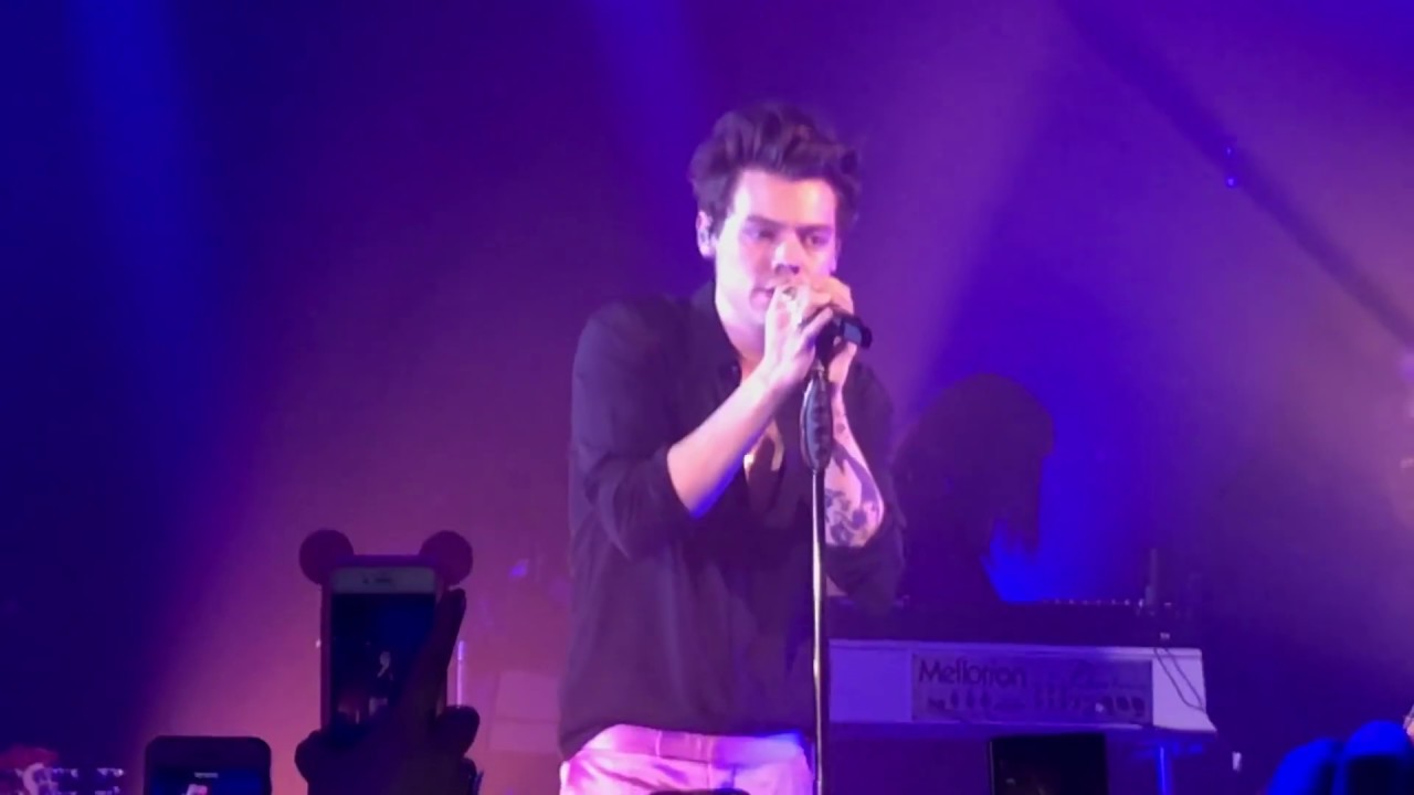 Harry Styles - Woman (Live at The Garage)