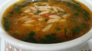 طريقة عمل شوربة لسان عصفور بالسبانخ