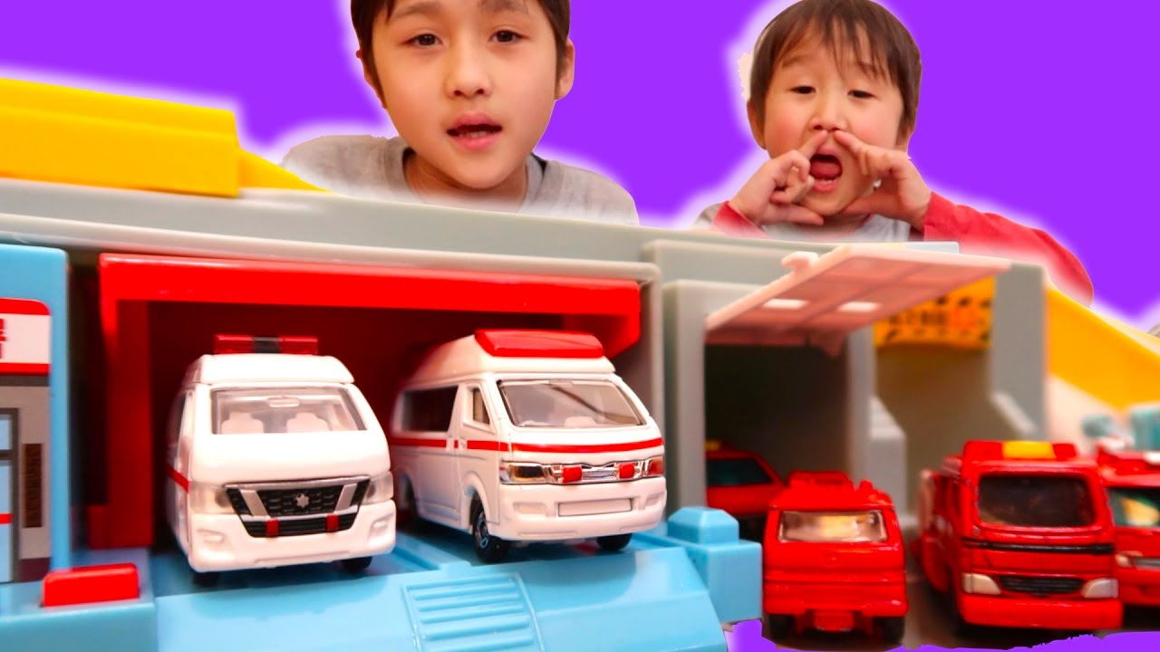 はたらくくるま トミカ 救急車 日産NV350キャラバン救急車＆トヨタ