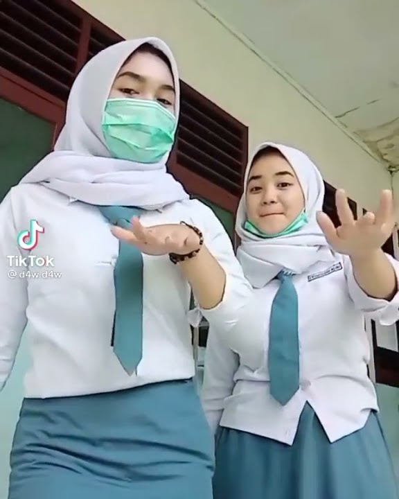 cewek jilbab SMA tik tok cantik