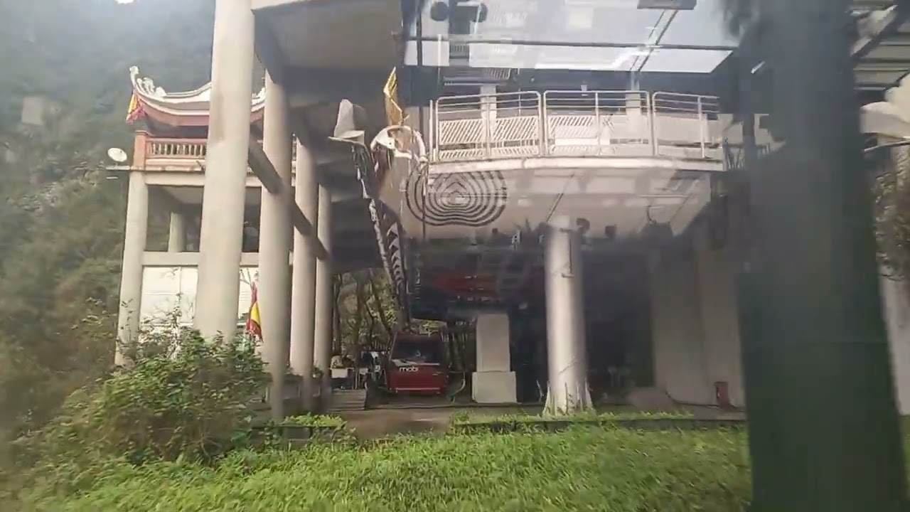 Hành trình đến Yên Tử đúng dịp ngày nghỉ cuối tuần, nên đông thật sự