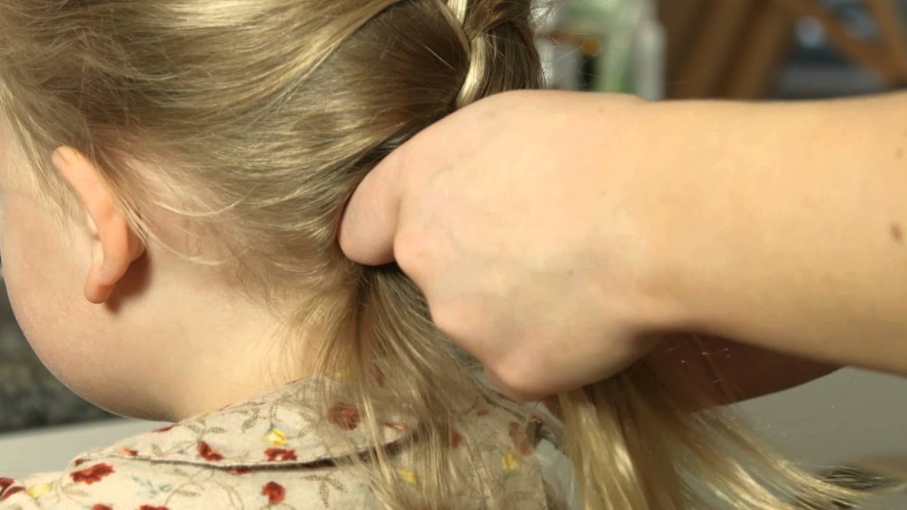 One Minute Children's Hair Tutorial - The French Plait Braid 