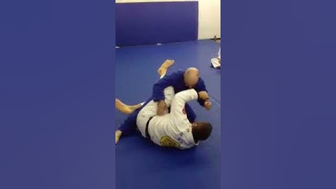 Transition from half guard scissor sweep too deep half guard