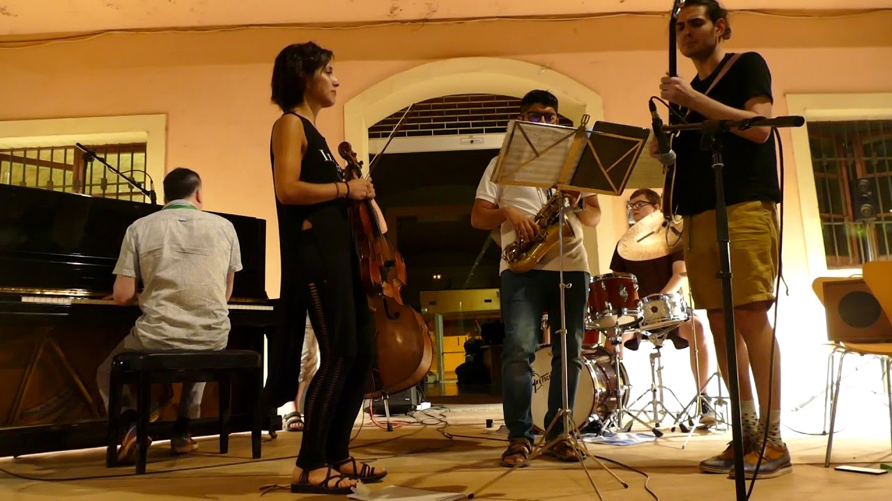 Begues Jazz Camp amb una lluna blava