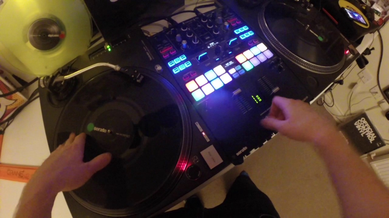 Flash mash - Making a beat with the DJM S9's echo effect - YouTube