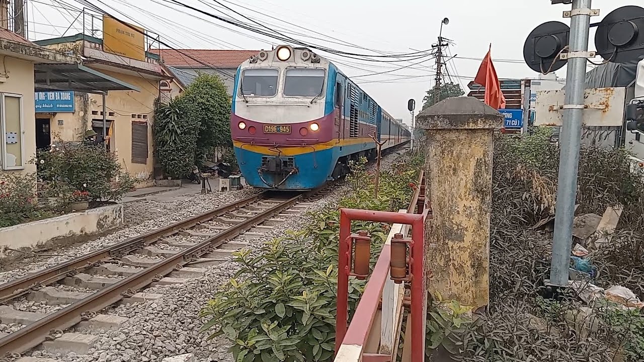 [ 16/01/2026 ] D19E-945 kéo tàu khách SE5 ( 