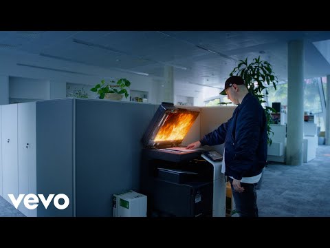 Fabri Fibra, Papa V, Nerissima Serpe - Stupidi (Official Visual Video)
