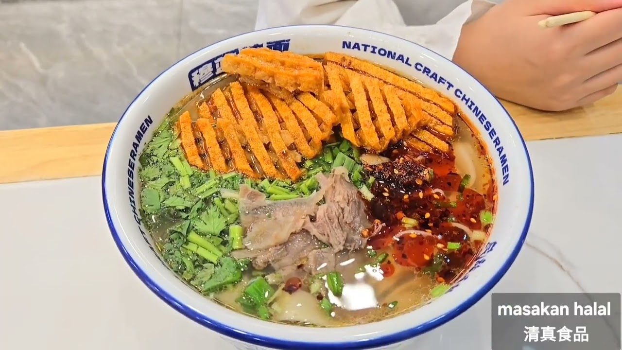 Mie tarik Lanzhou masakan Halal. Bos nya muslim dari Lanzhou ibukota provinsi Gansu Halal food. 清真食品