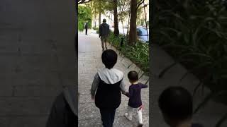 1061230_班班牽班比走到國家歌劇院
