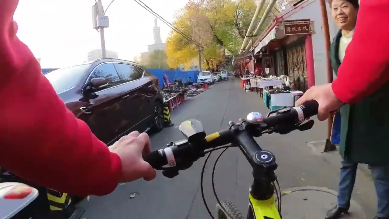 cycling around the Chinese antique street, curio and antiques on