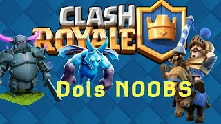 Jogando Clash Royale