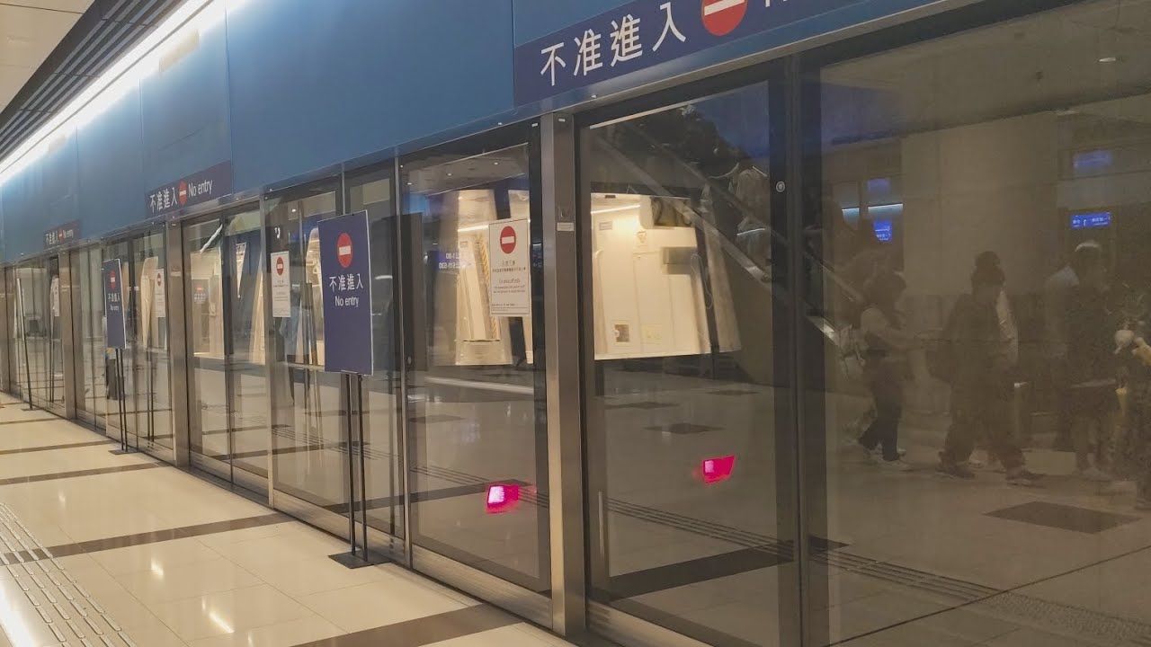 홍콩 국제공항 셔틀 트레인, T1선, 이스트홀 발 탑승동(201-230)행, 이스트홀역 - 탑승동역(201-230) 스카이 트레인 APM 전동차 216편성 주행