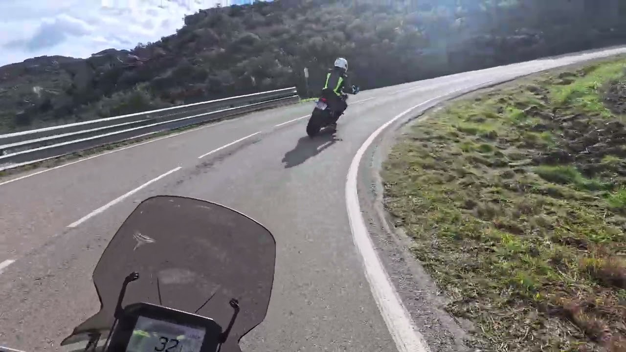 Honda CB750 Hornet-Yamaha MT09, Vilajuïga a St.Pere de Rodes. GIP-6041