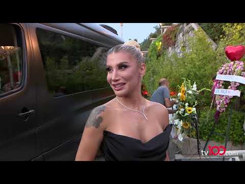 İrem Derici ailesiyle