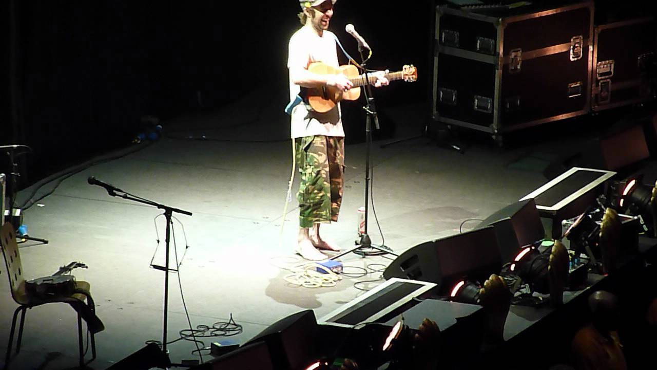 Hello Wembley/MDMAmazing Beans on Toast Wembley Arena 13.4.12