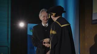 Professor Geoffrey Hinton is presented with the UCD Ulysses Medal