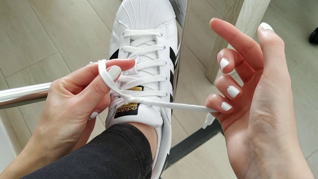 Depender de Incesante pulmón How to tie Adidas Superstar. Quick and easy knot - YouTube