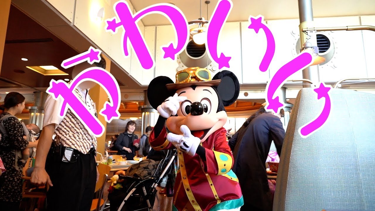 So Kawaii, shooting camera by Mickey (Horizon Bay Restaurant Disney Character Dining in May 4 2018)