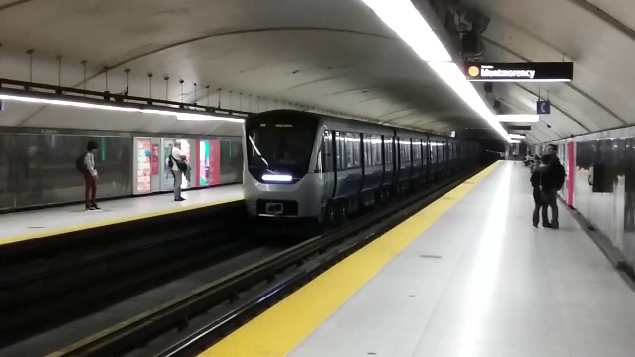 Station Laurier (ii) YouTube