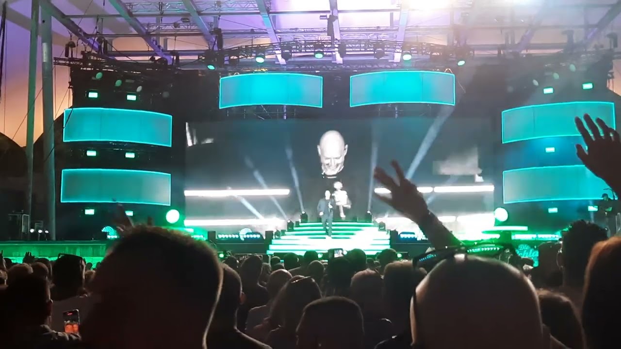 Oli.P Flugzeuge im Bauch Schlagernacht des Jahres Berlin 2022