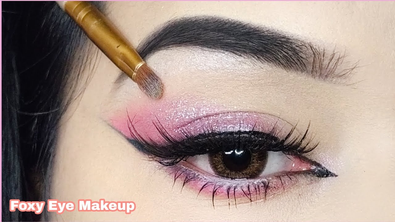 How Step by Step Foxy Eye Makeup on hooded Eyes Party Eye Makeup