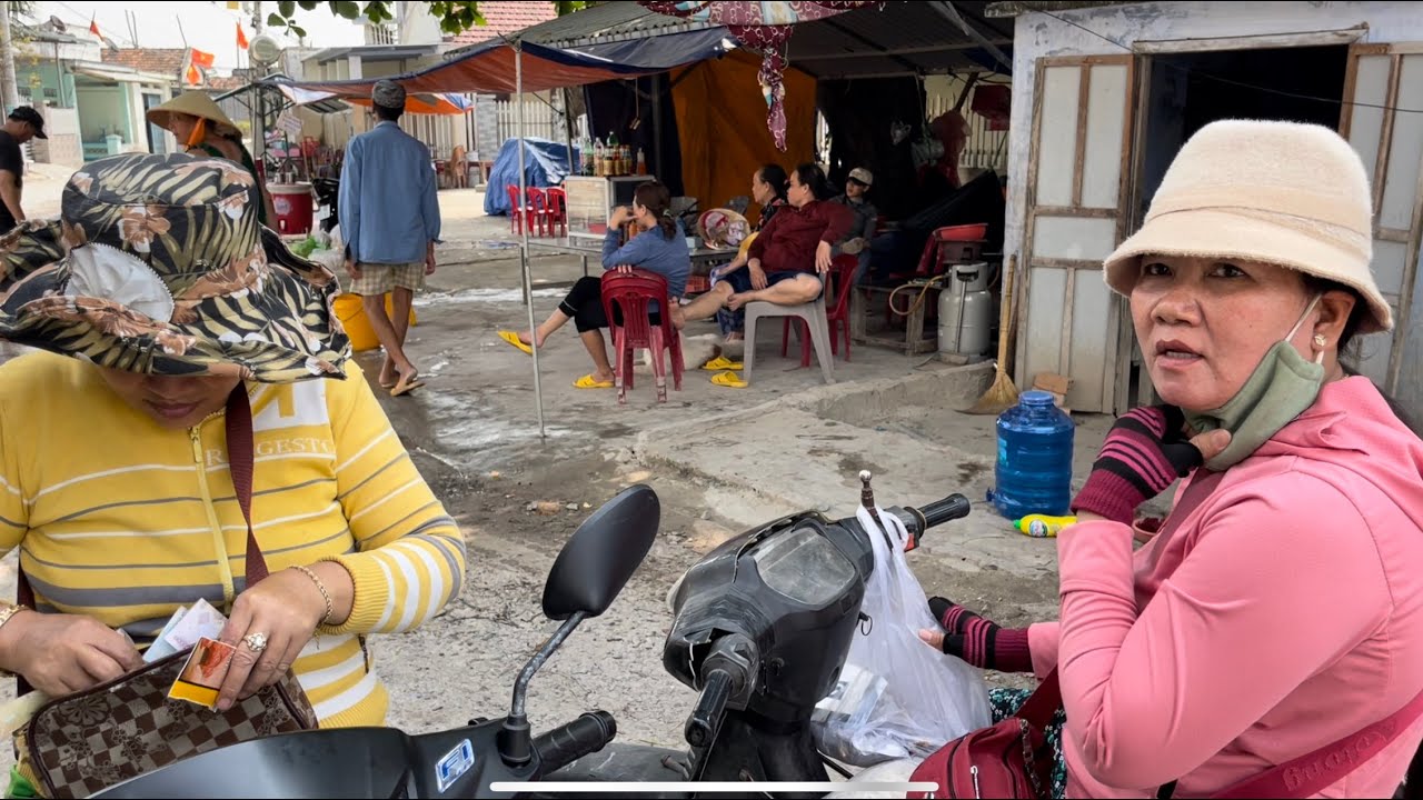 Thình Lình Hỏi Tên Chị Lại Giật Mình | Làng Mỹ Giang Ninh Hòa