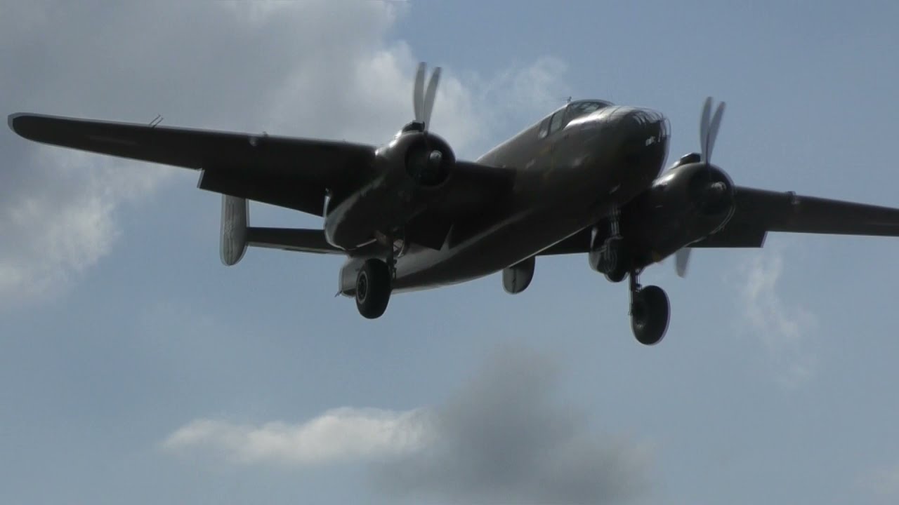 KLuHV B-25 Mitchell Madness PH-XXV Amazing sound!!!