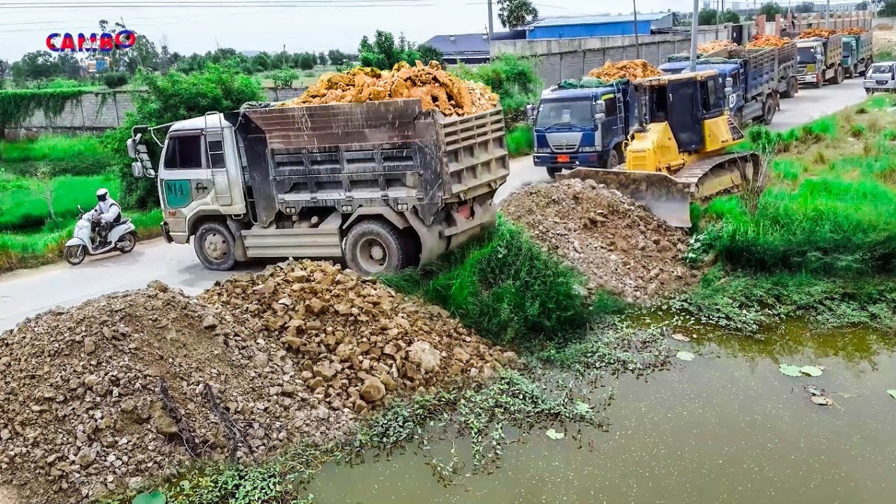 Just Start AMAZING  Project Landfilling Use  Dozer KOMATSU DR51PX Push & 5TTrucks Unloading SoilRock