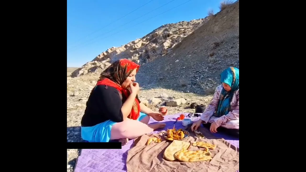 🔥 استمتع بأجمل لحظات الشواء وسط الطبيعة 🌲🔥تحضير الشواء على الهواء الطلق، بين نسمات الغابة وأصوات 