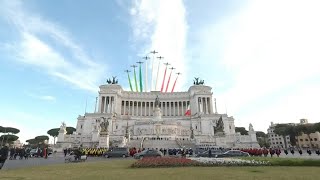 Quirinale: Frecce Tricolori nei cieli di Roma per l'omaggio di Mattarella  al Milite Ignoto