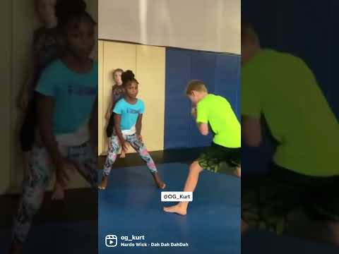 How Jiu-Jitsu works. Girl - vs Boy (Boy) has no chance - Submission - Selfdefence Jiu-Jitsu