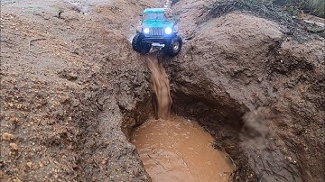 From pond to down trail part two of the muddy trail in my scx10.3 Southern California