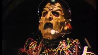 Le Docteur Imite Davros Souvenir Des Daleks Doctor Who Bbc