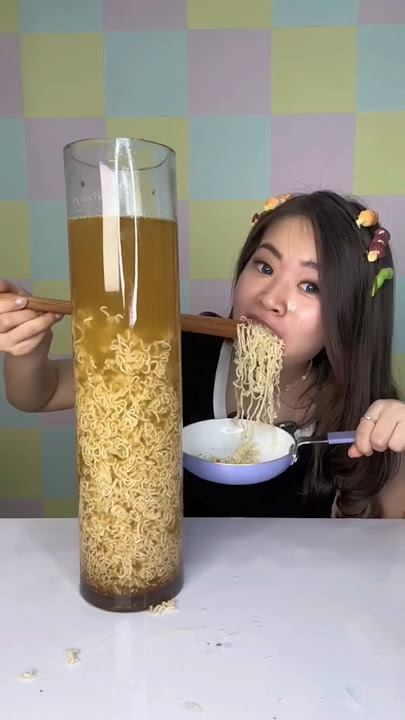 EATING NOODLES USING A 1 METER HIGH CUPS?! 😱😱