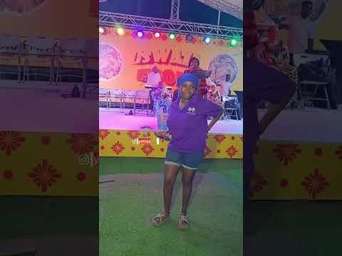 MARIAM USWAZI AKIMWAGA MAHELA KWENYE MIAKA 8 YA Miguu Ya Kuku 