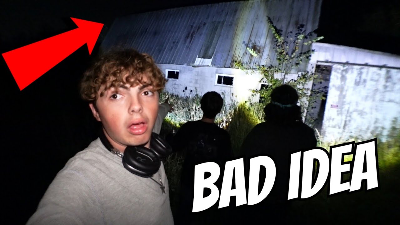 EXPLORING ABANDONED BARN (SPOOKY) - YouTube