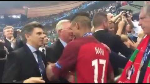 Sir Alex Ferguson congratulating Nani and Ronaldo