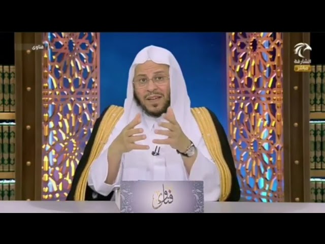 حكم زواج الصالات التي تقوم الأم بتصوير النساء في صالات الأفراح وتعرضها لإبنها حتى يتقدم لها؟