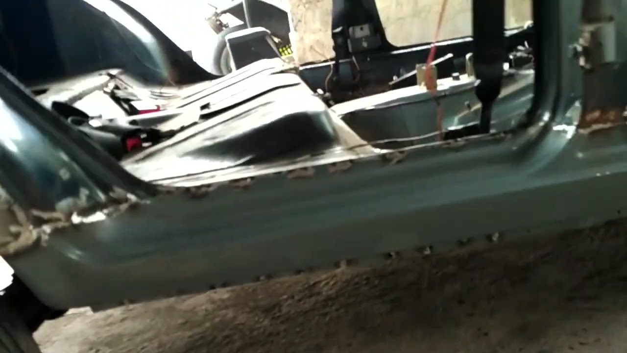 как правильно поменять пороги и поворить днище - YouTube