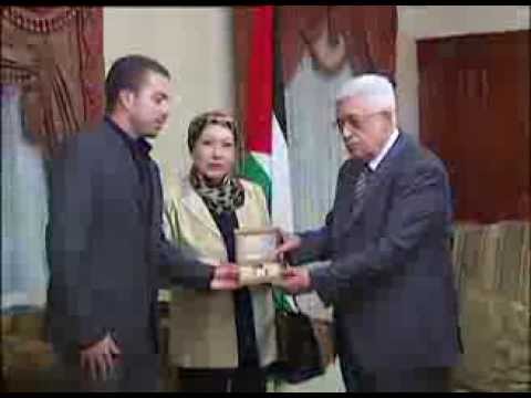 السيد الرئيس يمنح الشهيد هشام محمد توفيق مكي نوط القدس