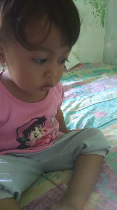 anak kecil melet.elet liat guguk